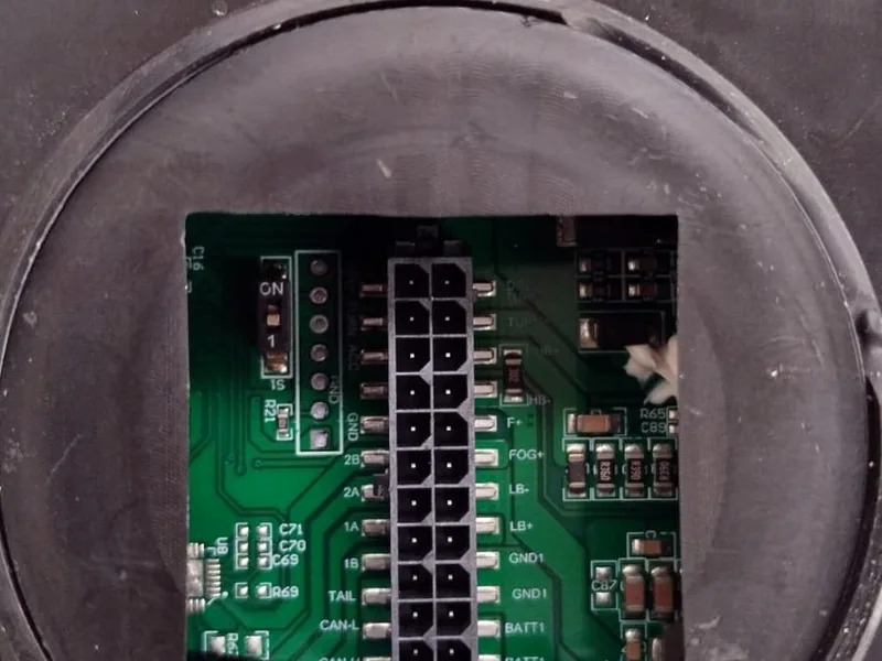 Electrónica interna de faro PLAD